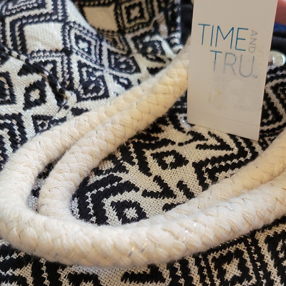 Chic Black and Off White Geo Patterned Tote Bag NEW! - Picture 3 of 14